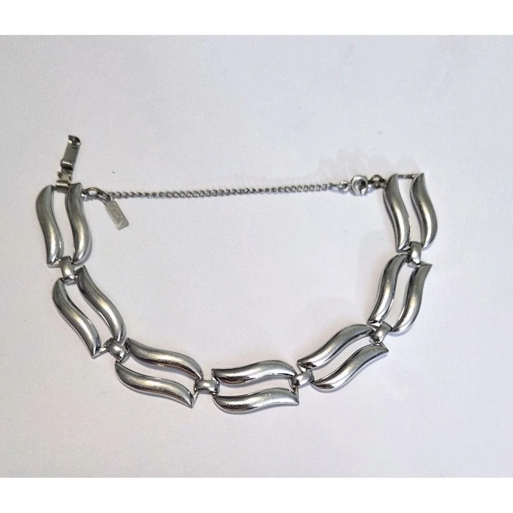 Vintage MONET Wavy‎ Link Silver Tone Bracelet Safety Chain 7